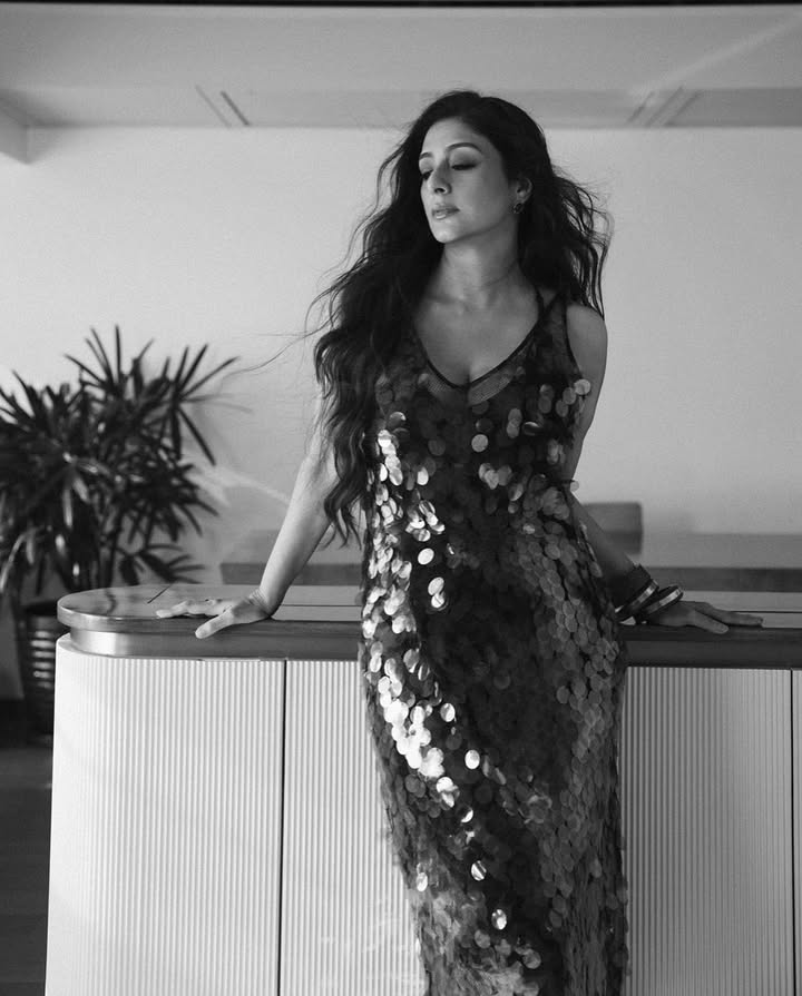 actressmeena26's tweet photo. π― #TabuThread
#Bollywood #Actress #Tabu New Look https://t.co/OmR8wMr0ma