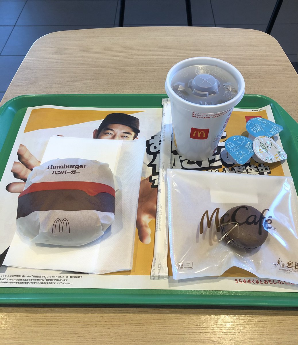 名古屋着くのクッソ早くなりそうだからマックでチルタイム🍔🥤
柄にも無くマカロンなんて頼みやがって可愛いな俺