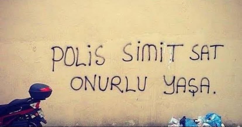 Asker vatana, polis hukumete hizmet eder.