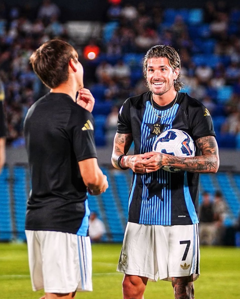 sur4ncge_'s tweet photo. Fútbol. Ese es el tweet. https://t.co/Fh7I8czQ6L