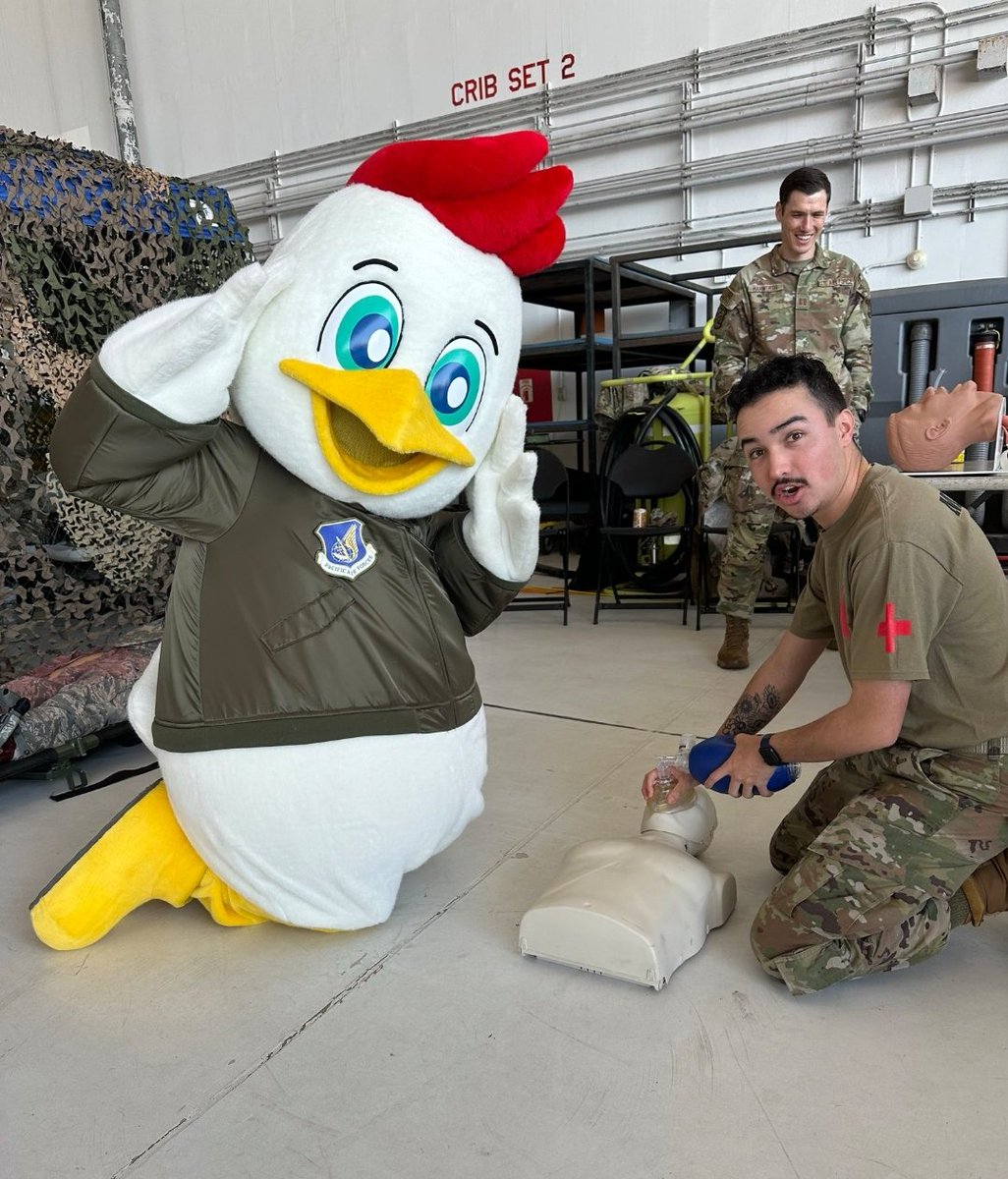 在沖米空軍嘉手納基地 (@kadenaairbase_j) on Twitter photo アメリカインド太平洋軍を自由かつオープンに運営しているフレンドリーな雄鶏、カッピーに挨拶するのを忘れないでください。ぜひ、STEMハンガーにお立ち寄りいただき、笑顔を共有して楽しいひとときをお過ごしください。
#AmericaFest25 #アメリカフェスト25 アメリカインド太平洋軍を自由かつオープンに運営しているフレンドリーな雄鶏、カッピーに挨拶するのを忘れないでください。ぜひ、STEMハンガーにお立ち寄りいただき、笑顔を共有して楽しいひとときをお過ごしください。
#AmericaFest25 #アメリカフェスト25