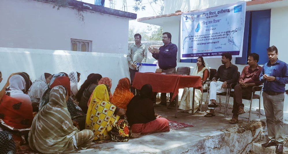 विश्व जल दिवस पर ग्राम पंचायत चेरवापारा मे ग्रामीण जनो एवं जल वाहिनी के साथ जल संरक्षण की शपथ लेकर जागरूकता अभियान आयोजित हुआ। कार्यक्रम में ईई श्री आकाश पोद्दार , जनप्रतिनिधि श्रीमती अनिता साहू,एवं ग्रामीण उपस्थित रहे। #JaljeevanMission
 #WomenLedWASH
 #IWD2025
 #SheroesOfWASH