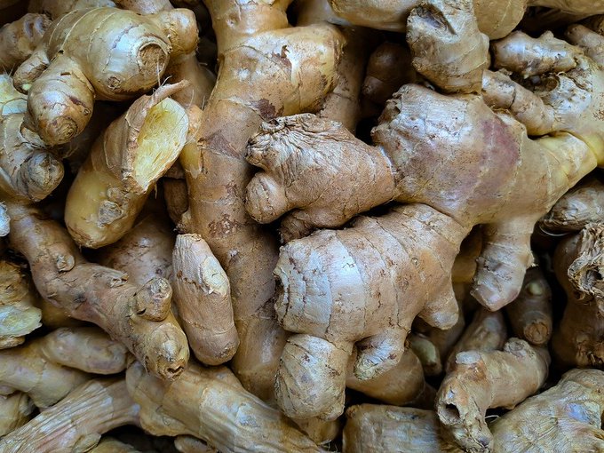 Dear Men,

Did you wake up with a strong morning erection? 

If not, your testosterone levels may be low. Over the past 50 years, they've dropped by 30–50%. 

Here are five foods that naturally boost testosterone.

Check the thread below! 👇

1. Ginger