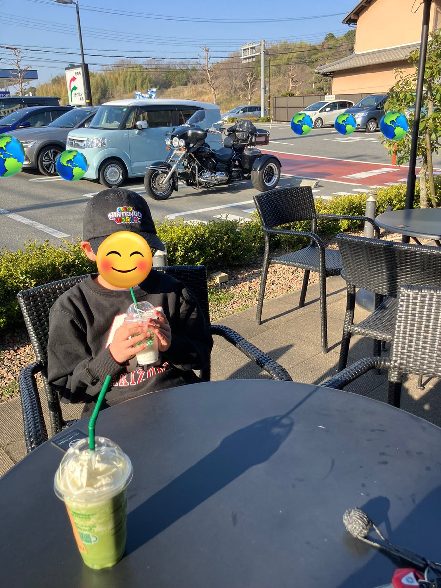curemetaler623's tweet photo. うちにスポンサードして下さったviccoreのロンT着て息子とお菓子を買いに出かけた帰りにスタバ寄ったけどテラスが気持ち良い気温で最高！

@ptworldj 
@viccoreofficial https://t.co/hEDiF4nTtN
