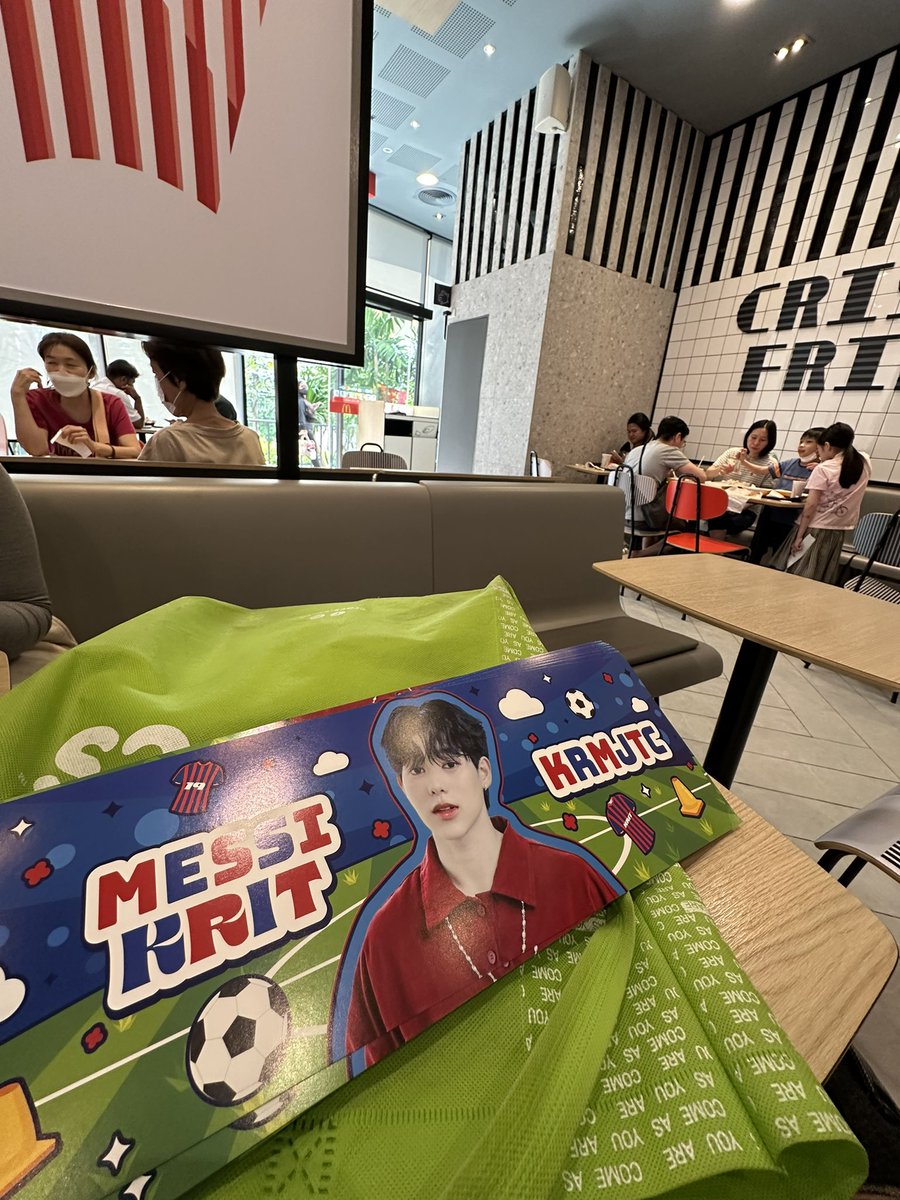gkxxi's tweet photo. อยู่แมคโดนอล ตรงข้ามเวทีน้า 🤍

#KRMJTC #KRITngamtanakijja 
#BIRTHDAYBUTwithKRIT19
#KRIT2025BDAYPROJECT 
#ตลาดนัดlovesick 
#ตลาดนัดlovesick2024 https://t.co/e7Yg2IBjOq