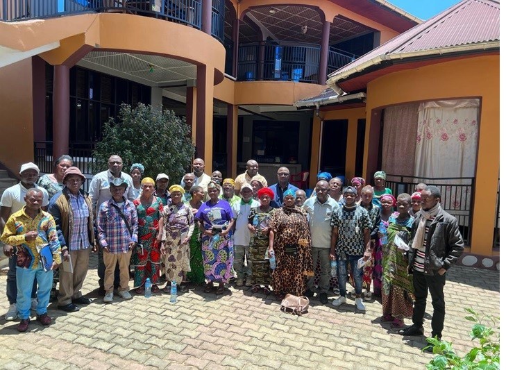 starestcongo's tweet photo. Oicha, Ituri 21 mars 2025: séance de consultation du public pour recueillir les priorités des Peuples Autochtones (PA) au regard des interventions du Projet STAR-Est. 20 représentants des P.A. dont  8 femmes PA, les représentants des OSC  accompagnant les PA. https://t.co/aEb1y0sqJW