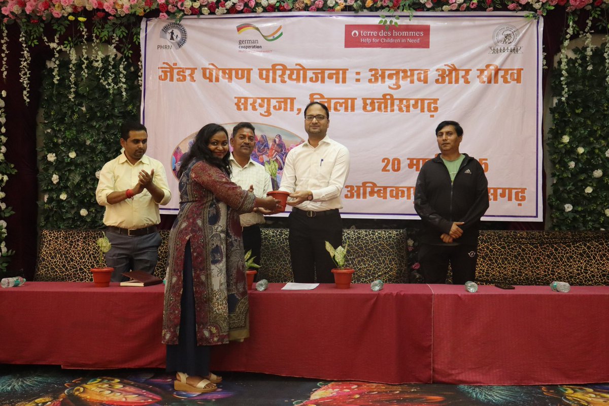 phrsindia's tweet photo. #consultation to share achievements and lesson learnt #gender #nutrition. The meeting was attended by Shri. Vinay kumar Agrawal, CEO Zilla panchayat, Shri. Abhishek Jha , Assistant Director, Agriculture department and Shri. Girish Gupta, DPO #tdh 
@rupa2409 https://t.co/aL3bQkXdHS