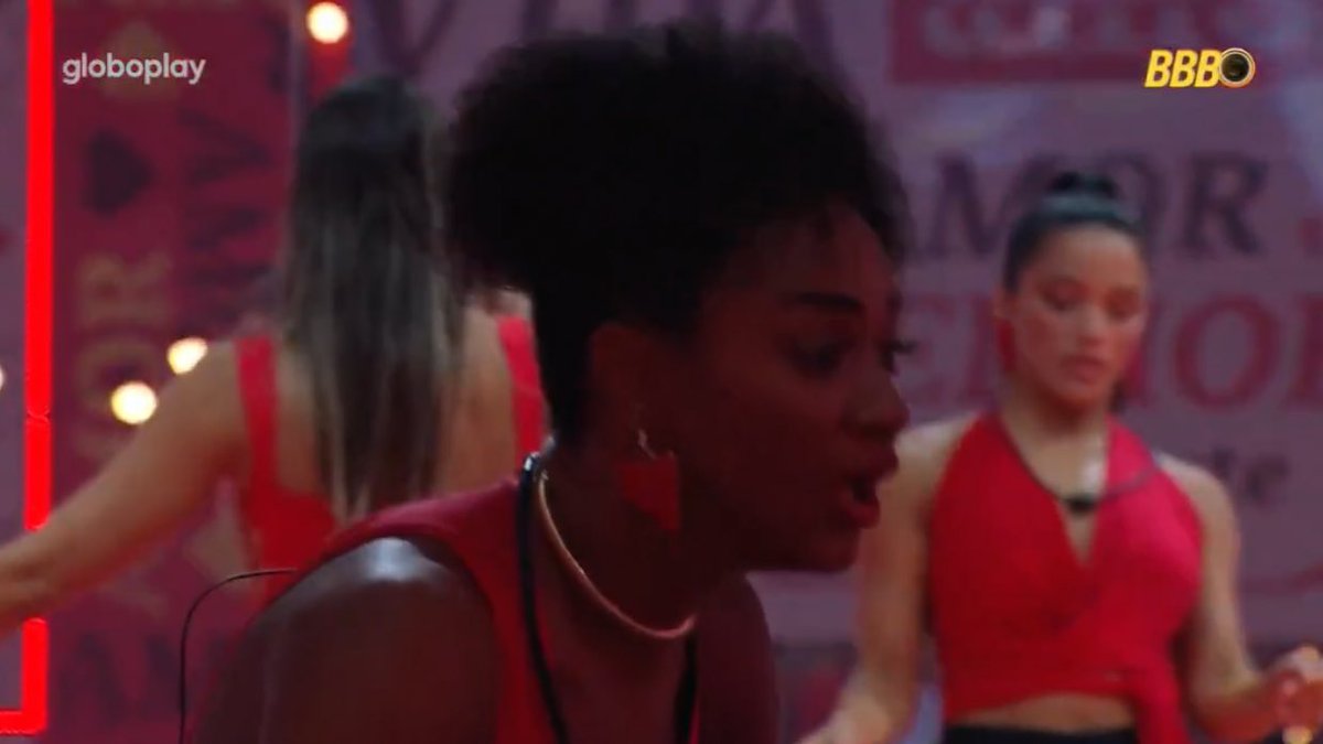 Aline sobre Renata e Eva: "Vocês viram o que ela fez com Vinícius hoje? Vinícius sempre tratou ela com todo carinho e todo respeito! Pegou e falou: 'não, porque usou palavra de baixo calão', querendo desmoralizar uma pessoa que aqui sempre tratou elas com carinho e respeito."