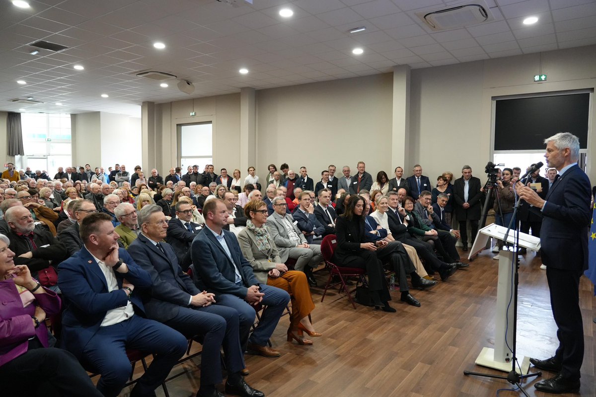 À Royat hier avec <a href="/BriceHortefeux/">Brice Hortefeux</a>, <a href="/BoyerJ_M/">Jean-Marc BOYER</a> et <a href="/ChauvinLionel63/">CHAUVIN Lionel</a>, aux côtés des militants du Puy-de-Dôme. Défendre nos territoires, nos valeurs et notre indépendance 🇫🇷