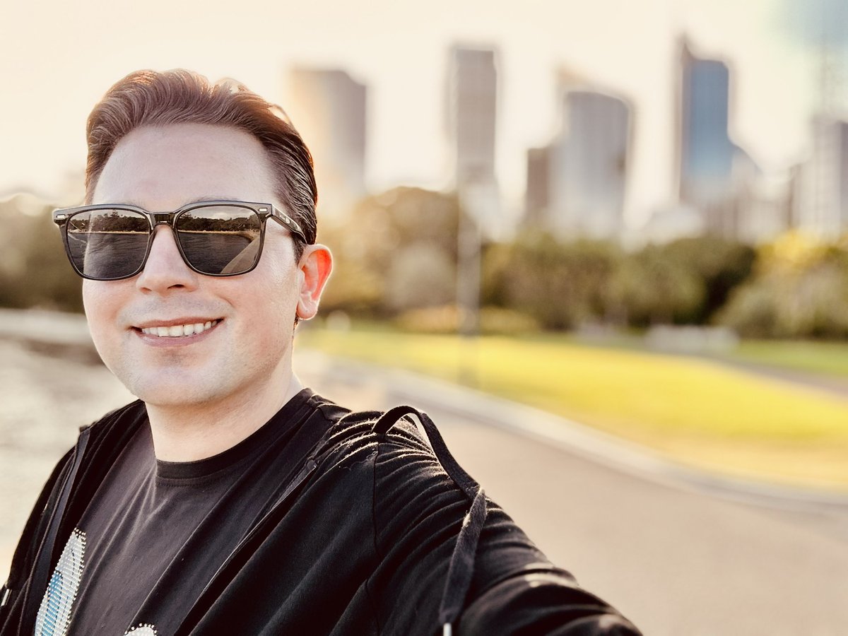 ldshicks's tweet image. My heart's doing the Adelaide's Lament waiting for Guys and Dolls to start on Sydney Harbour! Finally here for this sure bet of a show, a one special for me! 🎲🎶🎆 @OperaAustralia 
#operaharbour #operaaustralia #guysanddolls #luckbealady #feelnewsydney #lovesydney #sydney