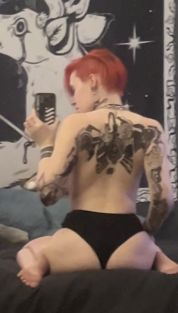 Ghostsins_'s tweet photo. @showmeassnow @lovemesomevitaC Imma start begging for it https://t.co/q709vJNIK8