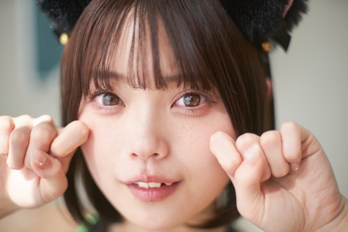 あんにゃ。 I Am A Plastic Bag XS Tote in Chalk | Anya Hindmarch US