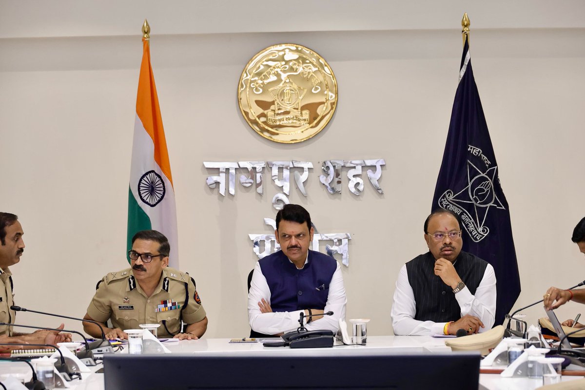 CMO Maharashtra (@cmomaharashtra) on Twitter photo ЁЯФ╕CM Devendra Fadnavis chairing a review meeting regarding 'Nagpur City Law & Order'
ЁЯФ╕рдореБрдЦреНрдпрдордВрддреНрд░реА рджреЗрд╡реЗрдВрджреНрд░ рдлрдбрдгрд╡реАрд╕ рдпрд╛рдВрдЪреНрдпрд╛ рдЕрдзреНрдпрдХреНрд╖рддреЗрдЦрд╛рд▓реА 'рдирд╛рдЧрдкреВрд░ рд╢рд╣рд░ рдХрд╛рдпрджрд╛ рд╡ рд╕реБрд╡реНрдпрд╡рд╕реНрдерд╛' рдЖрдврд╛рд╡рд╛ рдмреИрдардХреАрд▓рд╛ рд╕реБрд░реБрд╡рд╛рдд
ЁЯХЫ 12.05pm | 22-3-2025ЁЯУНNagpur | рджреБ. резреи.режрел рд╡рд╛. | реиреи-рей-реирежреирелЁЯУНрдирд╛рдЧрдкреВрд░.
<a href="/Dev_Fadnavis/">Devendra Fadnavis</a> ЁЯФ╕CM Devendra Fadnavis chairing a review meeting regarding 'Nagpur City Law & Order'
ЁЯФ╕рдореБрдЦреНрдпрдордВрддреНрд░реА рджреЗрд╡реЗрдВрджреНрд░ рдлрдбрдгрд╡реАрд╕ рдпрд╛рдВрдЪреНрдпрд╛ рдЕрдзреНрдпрдХреНрд╖рддреЗрдЦрд╛рд▓реА 'рдирд╛рдЧрдкреВрд░ рд╢рд╣рд░ рдХрд╛рдпрджрд╛ рд╡ рд╕реБрд╡реНрдпрд╡рд╕реНрдерд╛' рдЖрдврд╛рд╡рд╛ рдмреИрдардХреАрд▓рд╛ рд╕реБрд░реБрд╡рд╛рдд
ЁЯХЫ 12.05pm | 22-3-2025ЁЯУНNagpur | рджреБ. резреи.режрел рд╡рд╛. | реиреи-рей-реирежреирелЁЯУНрдирд╛рдЧрдкреВрд░.
<a href="/Dev_Fadnavis/">Devendra Fadnavis</a>