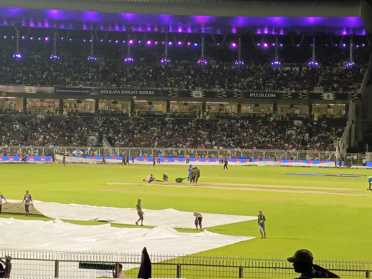 Right now kolkata Eden garden 
<a href="/KKRiders/">KolkataKnightRiders</a> <a href="/RCBTweets/">Royal Challengers Bengaluru</a>