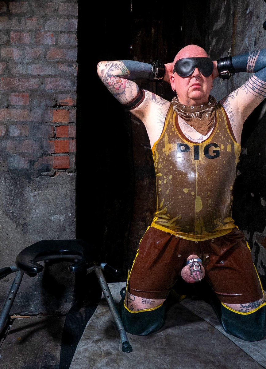 gaypaulitumblr's tweet photo. We love a pig in layered rubber #lockedsub #lockedfag #teamlocked #permanentlylocked #permanentchastity #chastitylifestyle #chastitysub #filthysub #filth #gayrubber #gayslave #pig #pigsub #gaytoilet #submissivepig #pigboy https://t.co/EdylCrBIgg