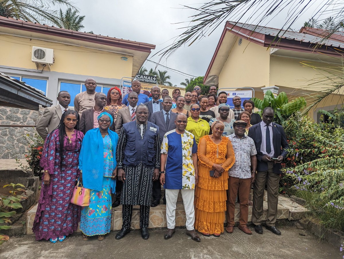 EdukMedia's tweet photo. Séminaire d'intégration de l'EMI dans les programmes des jeunes avec le soutien de @UnescoYaounde et le @Minjec00237 
@AndzongoBlaise, expert en EMI animé pendant 3 jours ce séminaire qui a rassemblé 40 hauts responsables de 7 ministères dans la ville de Mbalmayo.
👇🏽 https://t.co/g1umHcchSj