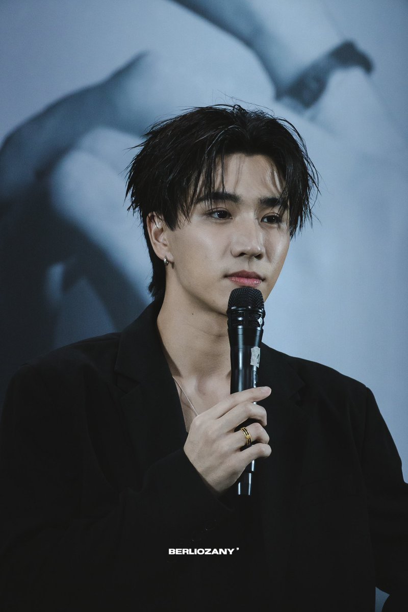 berliozany's tweet image. 25.03.22 | UNION MALL

➖ยืนในใจนี่ได้เลย ❤️‍🔥

PERTH 24CRET DAY 

(🐯)  ̫ @perthppe  ̫ 
‧₊˚ #PerthTanapon #KDPPE  ༘⋆   
#PERTHsDAY24th ♡