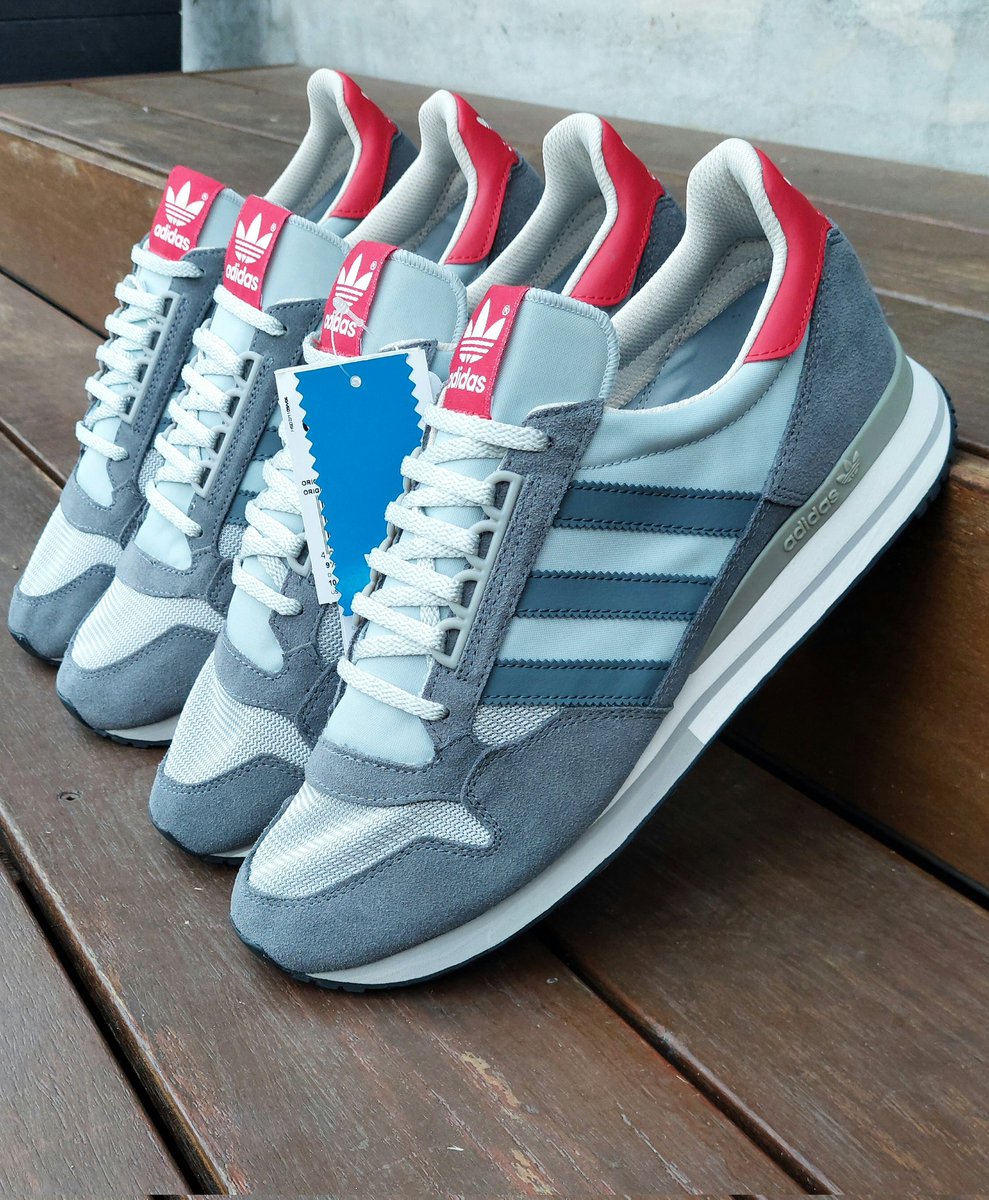 jmrmslater's tweet photo. The model that started it off ZX 500
Although these are the reissues not too bad a job
Would love to see the 80s og again
I think these are up there with the best of them

#threestripes
#adidaszx https://t.co/0EKe7bnj63