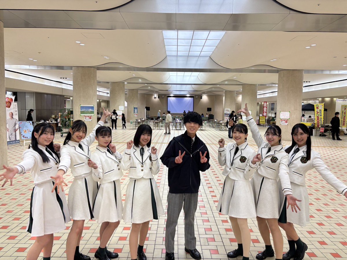 hokuriku_idolbu's tweet photo. ＼ミルクとしおProduced NOTO FES／
ありがとうございました⭐️

パーソナリティーのせいまさん、
ゲストのきりざきまいさんと
お写真を撮らせて頂きました！📸

MCのぶんぶんボウルさんと一緒に
ステージ前の円陣✨✨

ライブには、たくさんの方が
会いに来てくださり能登に向けて
歌を届けました🎶

イベントは明日も続きます🎪
特産品をゲットして能登を応援しましょう🌈

#ほくり���アイドル部