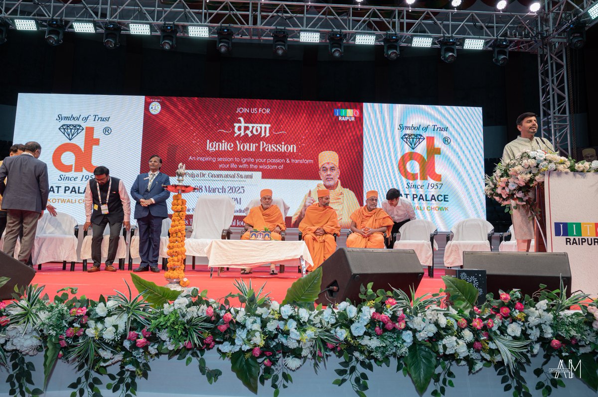 gaganbaradia's tweet photo. Had the honor of hosting ‘Prerna - Ignite Your Passion’ by JITO Raipur Chapter, featuring the world-renowned Pujya Gyanvatsal Swami Ji!

A humbling moment when Swami Ji acknowledged my anchoring &amp; the "Clapping by Fingers" activity. 🙌 https://t.co/21VHpPvJCj