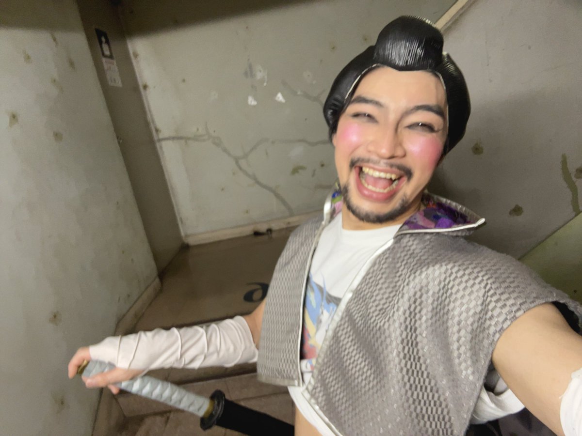 #二対一 マチネ公演ご来場いただきありがとうございます！

轟領のラウンドガールも皆様の声援に大変力をいただいたようです。⬜︎
　　　　　　　　　　　　🙌

この後18:00公演！お席まだまだございます！ラウンドガールに酷似している百慈も出てきますので是非に‼️
confetti-web.com/events/5516