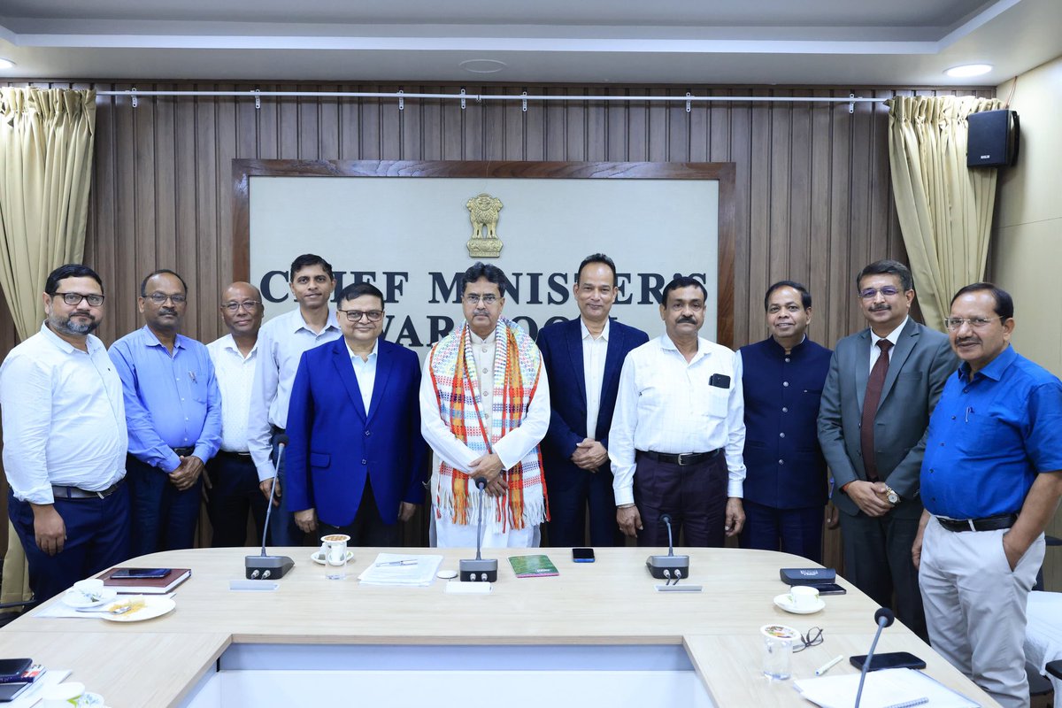DrManikSaha2's tweet photo. During my earlier meetings with Shri Mukesh Ambani, Chairman and Managing Director, Reliance Industries at Mumbai and Advantage Assam 2.0 at Guwahati, I had requested him to support our vision for Viksit Tripura.

Following his guidance, team of officials led by Business Head, North Eastern Zone, Reliance Jio, visited Tripura to explore investment opportunities in key sectors like IT and IT-enabled services, Data Centres, Natural Gas exploration and fertiliser production, Petroleum, Ethanol Production from Bamboo, Rubber wood furniture, Agro-Food processing and Tourism. Their enthusiasm for IT sector in particular, is very exciting!

Looking forward to collaboration with Reliance Group of Industries for transforming Tripura's future together!