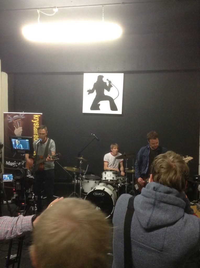 JonjoCosgrove's tweet image. 11 years ago today!
A nice throwback to when we had @theeverglows doing an awesome live set on our radio show!
@MattBarkerRadio and I shall never forget this awesome set!!