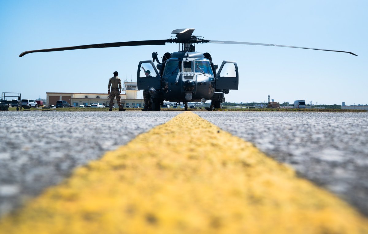 在沖米空軍嘉手納基地 (@kadenaairbase_j) on Twitter photo HH-60ヘリコプター救助デモンストレーション、いかがでしたか?明日もまた14時半~15時まで開催されます。
#AmericaFest25 #アメリカフェスト25 HH-60ヘリコプター救助デモンストレーション、いかがでしたか?明日もまた14時半~15時まで開催されます。
#AmericaFest25 #アメリカフェスト25