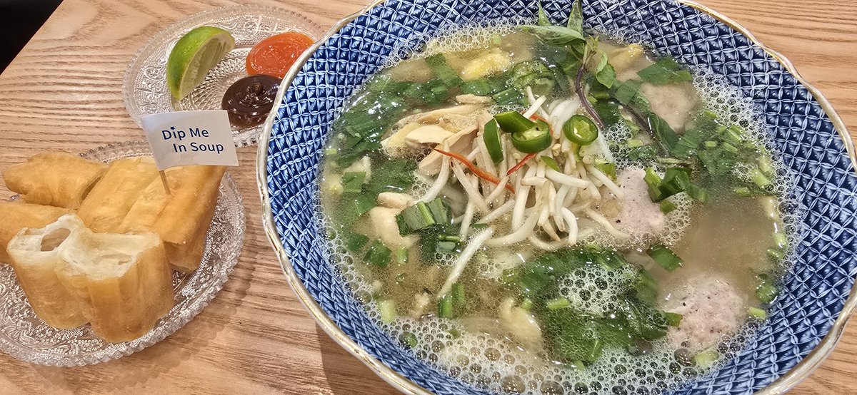 Probotz's tweet photo. 美味しいの🇻🇳ベトナム食べ物～
幸せ🍀 https://t.co/L7DY3cQ5TO