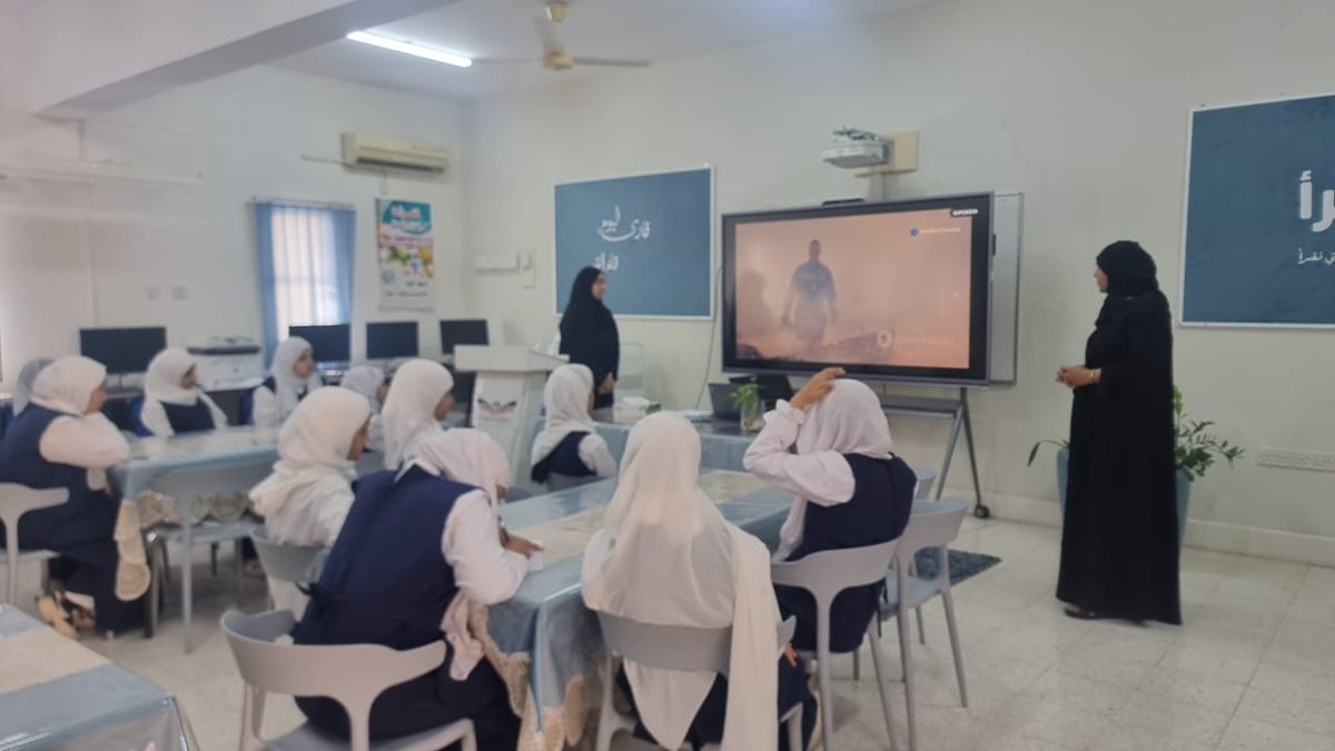 EduGovMct1543's tweet photo. 🔹بداية مشوار ا��تحدي والإنجاز🔹
اجتمع اليوم فريق روبوثون بقيادة الرائعتين أ. ياسمين البلوشي وأ. نورة البلوشي، لوضع أهداف الفريق ورسم طريق الإبداع. لحظات مؤثرة، طموحات كبيرة، وفيديوهات تحفيزية أشعلت الحماس في نفوس الطالبات..بوركت جهود الجميع وكل التوفيق للفريق @eso_seeb https://t.co/veH8i6HYDq