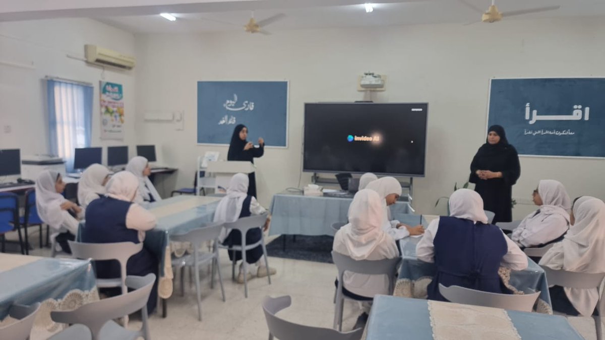 EduGovMct1543's tweet photo. 🔹بداية مشوار ا��تحدي والإنجاز🔹
اجتمع اليوم فريق روبوثون بقيادة الرائعتين أ. ياسمين البلوشي وأ. نورة البلوشي، لوضع أهداف الفريق ورسم طريق الإبداع. لحظات مؤثرة، طموحات كبيرة، وفيديوهات تحفيزية أشعلت الحماس في نفوس الطالبات..بوركت جهود الجميع وكل التوفيق للفريق @eso_seeb https://t.co/veH8i6HYDq