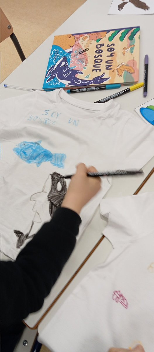 jesusfmoya's tweet photo. Ayer estuvimos @agrestascoop y @MontesUPM celebrando el día forestal de la mejor forma posible, con unos niños muy molones de @ASankris hablando de bosques, de árboles, orcas, salmones, osos y personas. Muy guay 🥰🥰🥰 https://t.co/zQOFVHdN3q