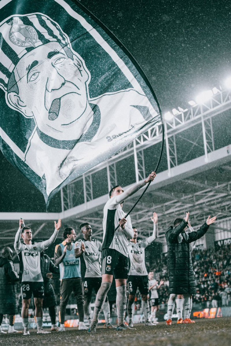 Puede ser la foto de la temporada en una noche para recordar. Se lo merecían los jugadores, el cuerpo técnico y la afición después  de una temporada dura, complicada y por momentos dramática. A disfrutarlo blanquinegros!