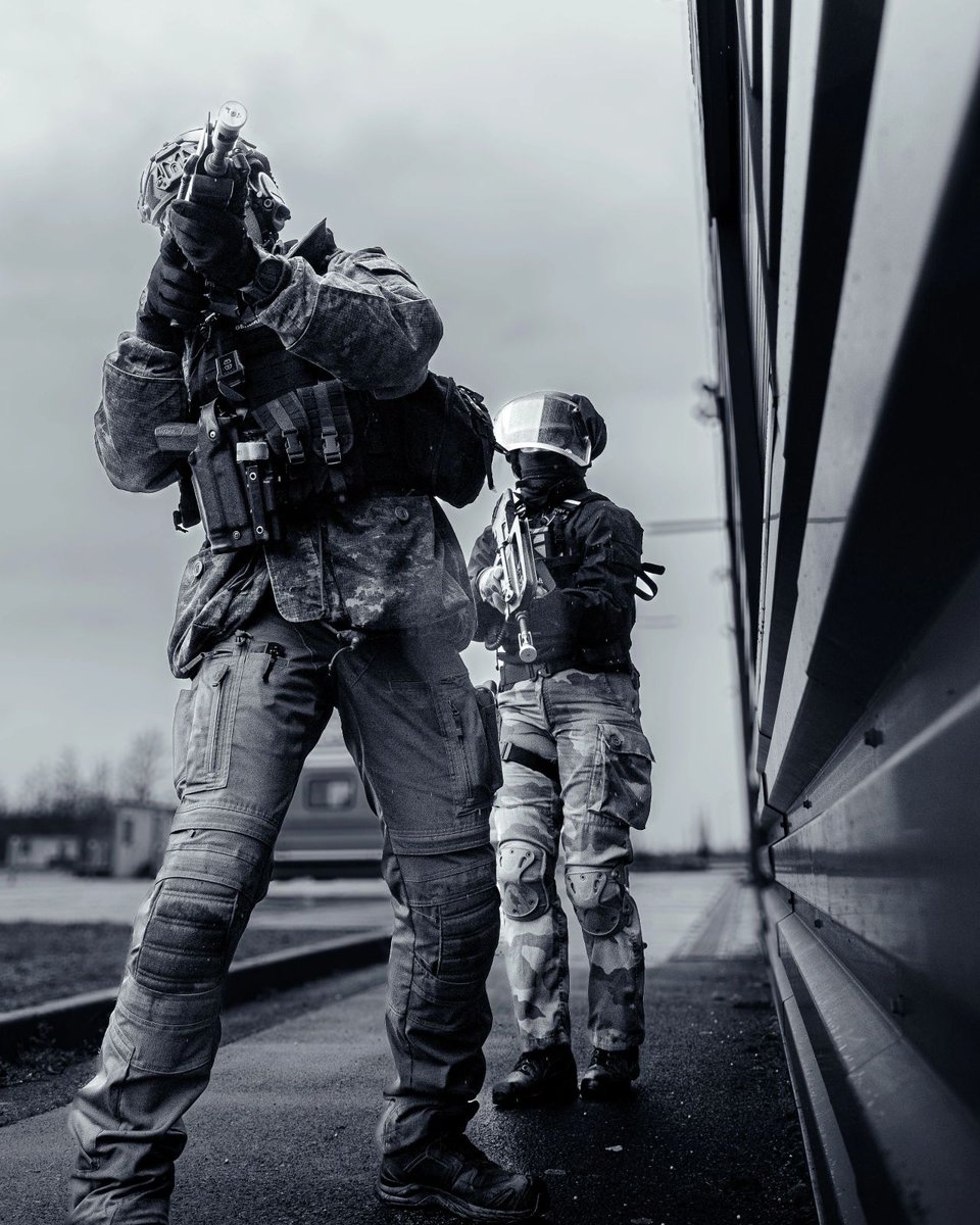 Gendarmerie's tweet photo. #Militarité 🪖 Les militaires du PSIG de Molsheim se sont entraînés 4 jours avec leurs camarades instructeurs du 44°RT de Mutzig et du régiment de marche du Tchad de Colmar-Meyenheim.
➡️ Rehausser le niveau tactique individuel et collectif
➡️ Aguerrissement, rusticité https://t.co/96ycack9wg