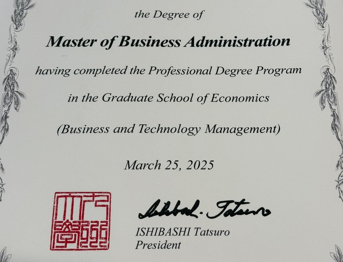 DelightingAll's tweet photo. 九州大学 大学院 経済学府 産業マネジメント専攻（九州大学ビジネス・スクール QBS21期）を、無事に卒業いたしました。2年間の学びを終え、経営修士（#MBA）を取得しました。#国内MBA

この二年間、私のワガママな学びに合わせ、スケジュール調整やオンライン対応など、多大なお心遣いをいただいた全てのお取引先の皆さま、本当にありがとうございます。また、修士論文インタビューにご協力いただいた20名のフォロワーの皆さまに���、改めて心より感謝申し上げます。

毎日の仕事後の夜間授業は、やはり心身ともにかなり厳しい時もありました。ただ若き良き仲間たちに恵まれ、50代半ばでも何とか走り終えることができました。

この学びを現在のお取引先はもちろん、これから出会う皆さまにもしっかり還元していけるよう、今後も精進してまいります。

今後とも、かず／株式会社ディライティングオールを、よろしくお願いいたします。

※ 日付は正式な卒業日 3/25

#九州大学 #修了式 #卒業式 #社会人大学院