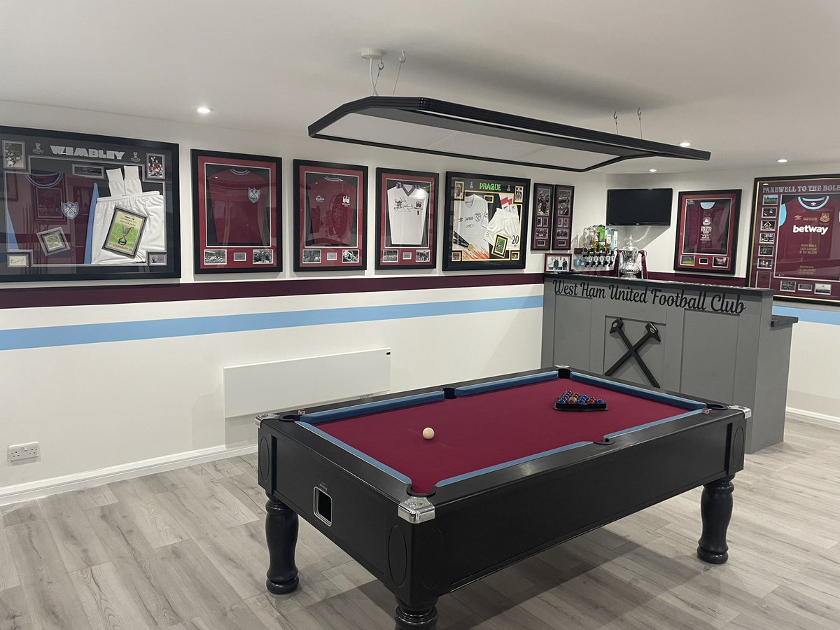 Chris_Mills_'s tweet image. The 2025 version of my West Ham inspired games room.
I finally feel Iโm at the point where I can say Iโm done. Maybe Iโll get an arcade machine later in the year but thisโll have to do for now.
โ๏ธ IRONS โ๏ธ
#BoleynBar