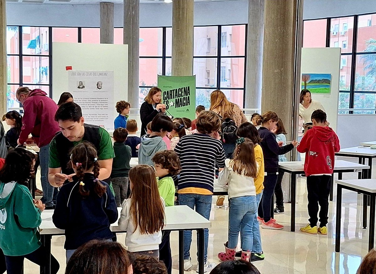 AsÍ arrancaba la 3° Edición de "Cartagena Es Magia "
Alrededor de 50 niños se convirtieron en Magos por un rato para aprender y guardar secretos de este Arte.
Impartido por los profesionales @matute_xen y @soyantoniofrances 

Gracias a los asistentes! 
#cartagenaesmagia2025