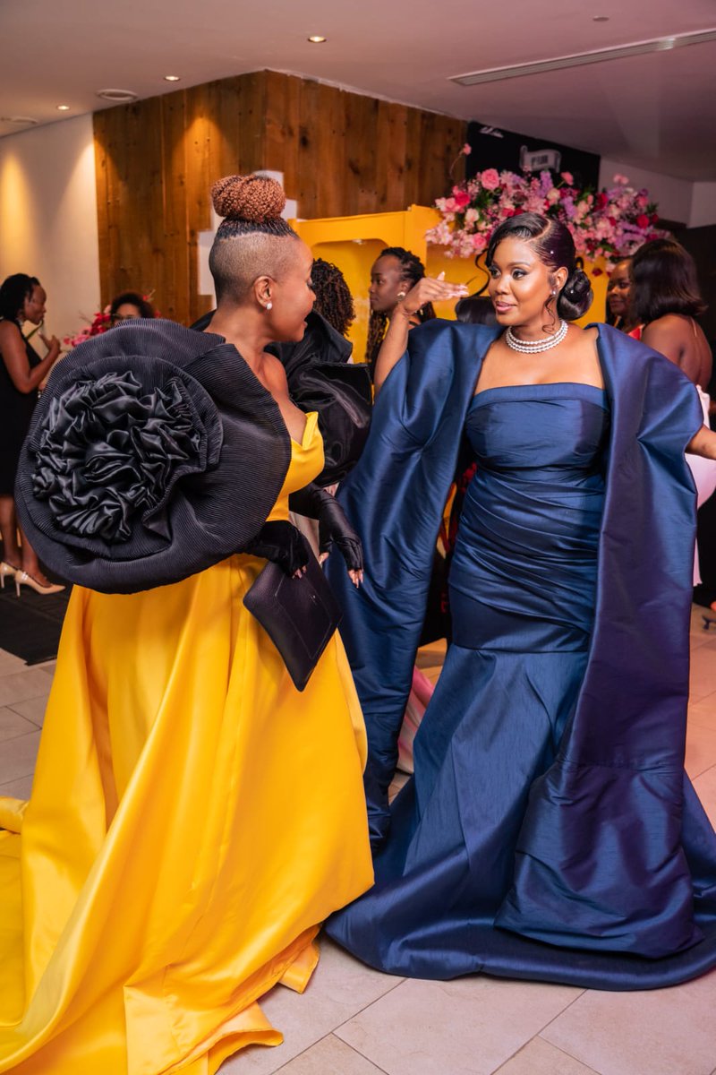 March babies having a discussion!! 😅 @kalekyemumo you looked stunning at #whatwomenwant gala dinner! Love you long time mama! ❤️