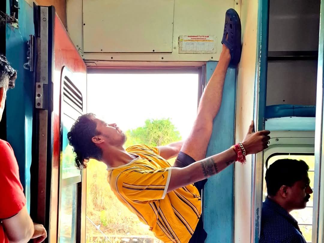 mastergurudevji's tweet photo. "Wake up with determination, go to bed with satisfaction. Every morning workout is a step closer to your best self."
#FlyingJat #mastergurudevji #masteradversoumyabratasahoo   #TrainWorkout #GoodMorningIndia #Bharat #BandeUtkal #JaiDhenkanal #jaijagannath #JaiChandrasekhar https://t.co/n1uRolbcmH