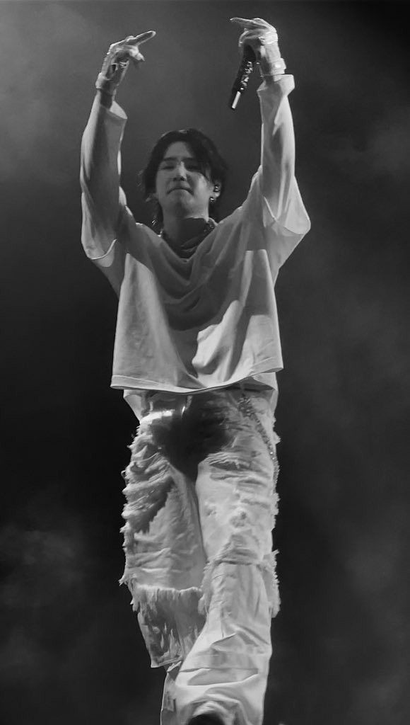 هنوز فشار تا ته داخلتونه نه؟
Using SUGA’s name in an unrelated issue is irresponsible and dangerous. This kind of misleading journalism spreads unnecessary hate. Remove his name immediately and take responsibility! 
<a href="/TIME/">TIME</a> <a href="/deguzmanchad/">Chad de Guzman</a>