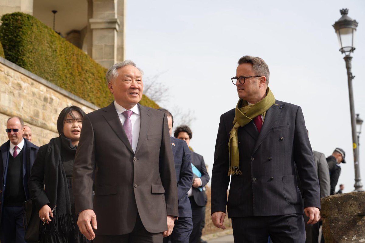 Glad to welcome Nguyen Hoa Binh, DPM of Vietnam, to Luxembourg. We exchanged on bilateral relations in the areas of finance, trade, and tourism. Looking forward to deepening the friendship between our two countries and to my next visit to Vietnam 🇻🇳🇱🇺