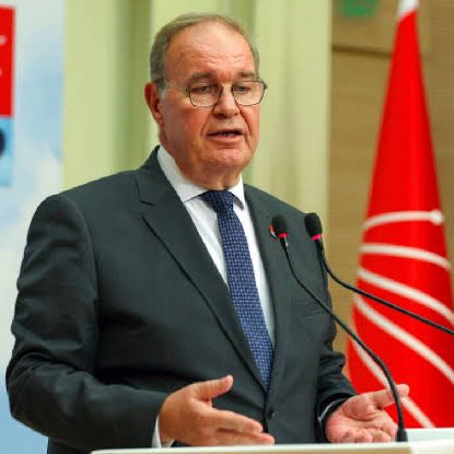 CHP'li Faik Öztrak: 

"İmamoğlu’nun gözaltına alınması Türkiye’ye 684 milyar TL’ye mâl oldu.

Bu parayla her emekliye 41 bin lira ikramiye verilebilirdi."