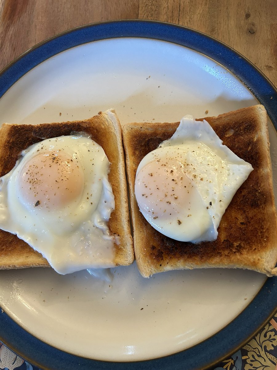 HillWalker70's tweet image. A day early but what the hell🤣 #poachedeggs
