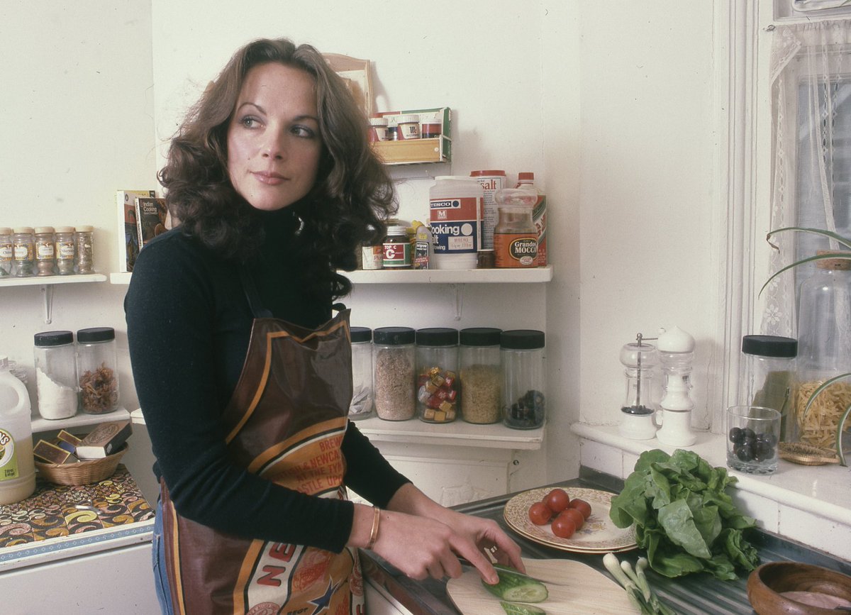 Mark Braxton π (@braxm) on Twitter photo Remembering Mary Tamm, born #OTD in 1950. Pictured at home in south London in 1978, the year she first appeared in #DoctorWho as companion Romana. <a href="/RadioTimes/">Radio Times</a> Remembering Mary Tamm, born #OTD in 1950. Pictured at home in south London in 1978, the year she first appeared in #DoctorWho as companion Romana. <a href="/RadioTimes/">Radio Times</a>