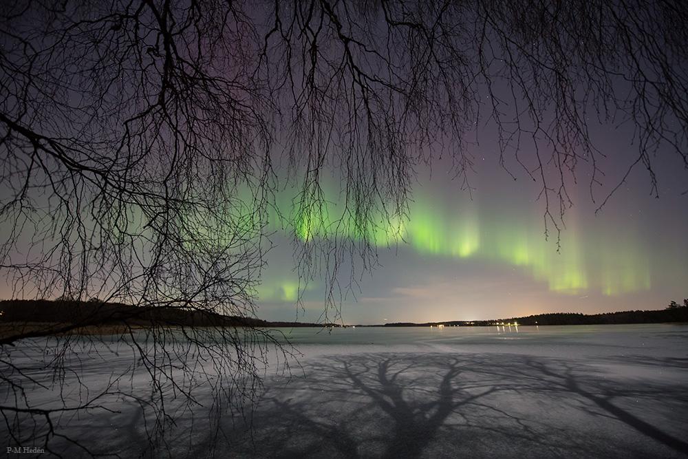 nasapod's tweet photo. Astronomy Picture from 12/02/2022
Aurora by Moonlight
Source: https://t.co/ScPkF7iG7U
#AuroraBorealis #NorthernLights #Sweden #NightSky #SpaceWeather #GeomagneticStorm #FrozenLake #WinterWonderland #Astrophotography #NaturePhotography #CME #SolarProminence #GibbousMoon https://t.co/UmbnSrJnb6