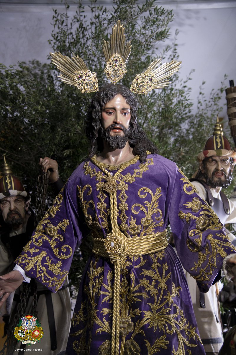ConsueloSevEste's tweet photo. El Señor Reina vestido de majestad...
#MaestroYRabí #Consuelo25

Así se nos presenta en su paso de misterio Ntro. Padre Jesús del Consuelo ataviado para su Salida Procesional.

Vestidor: N.H.D Luis Pinelo García 
📸 N.H.D Javier Cantos Lozano https://t.co/wjdnUp69Cv