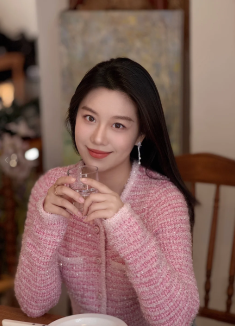 yangyy330's tweet photo. 粉色娇嫩 如今你几岁了？
年轻的时候不咋爱穿粉色 现在岁数大了越来越爱粉色 https://t.co/o931ZUDrj9
