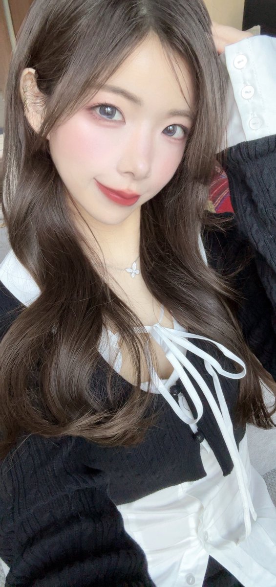 naaanyan's tweet photo. 今日は夫とデートだからしっかり化粧した
メイク久々すぎたー💓www https://t.co/TcLuW4hAJb