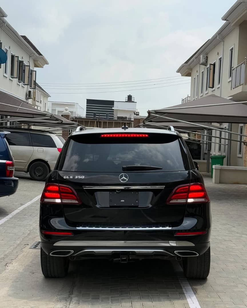 Foreign used 🇺🇸 2018 GLE350

Panoramic Roof / Ambient Lightnings / 360degrees camera. 

 Accident free 🔥

Quick sale price: 46.5m last to my pocket

WhatsApp: 08135004283
Call: 07057252243