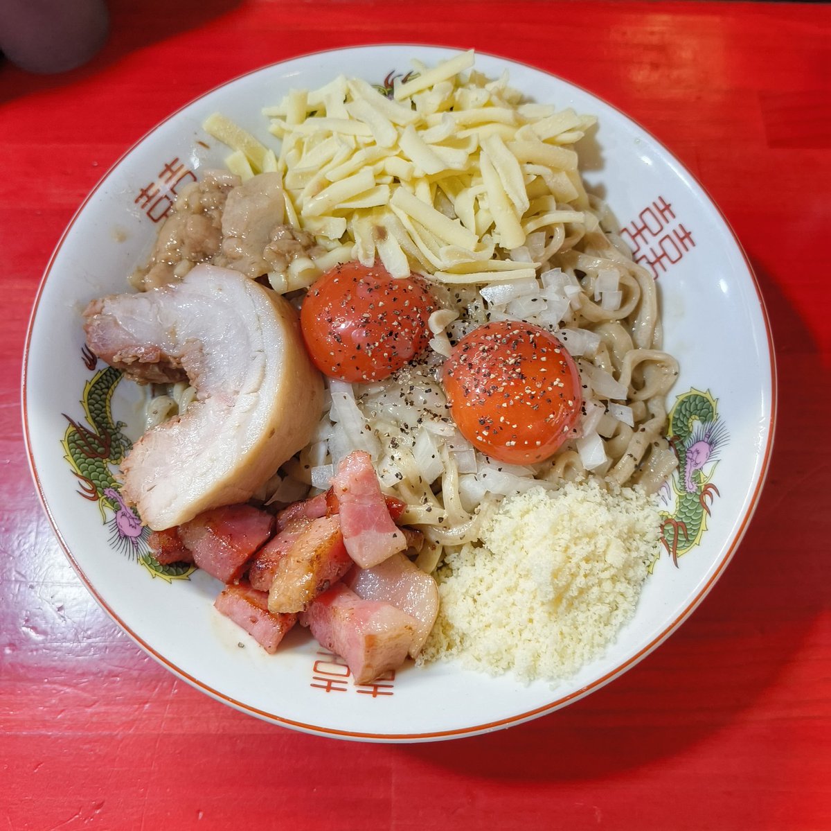 unkotroll's tweet photo. ラーメン鷹の目川口店
カルボナーラ
ブタ増しチーズ、アブラ粉チーズ
カリッとベーコンがおいちかった https://t.co/fl4VP90qbc